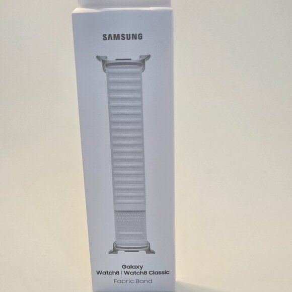 Samsung Fabric Band - Galaxy Watch8/Classic, White, S/M - Picture 3 of 7
